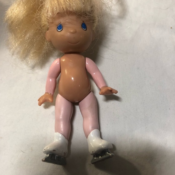 2 Rose Art 1996 Precious Moments Dolls, 1 skating & 2 bonus dolls - Picture 12 of 12